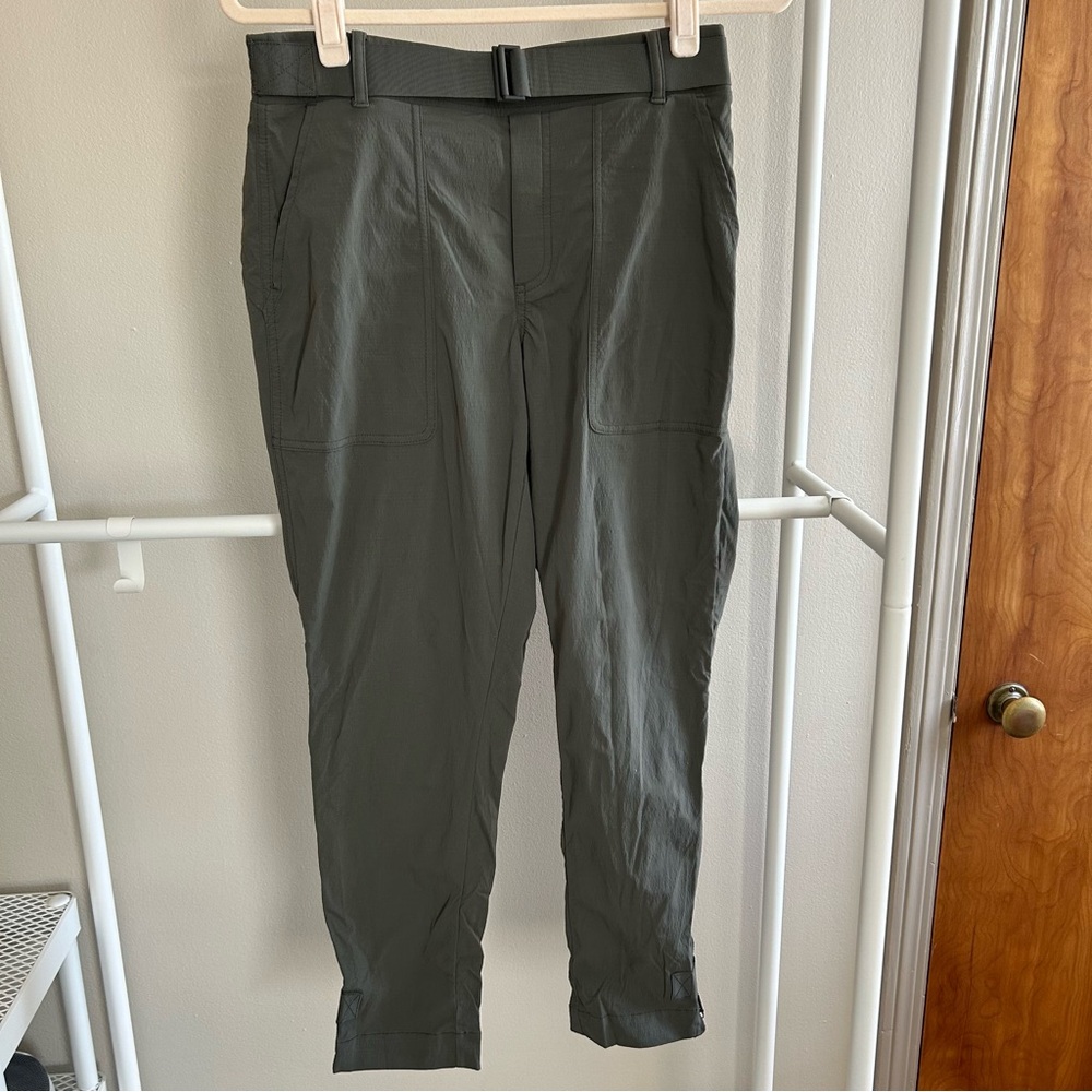 Athleta trekkie pant in grey green color